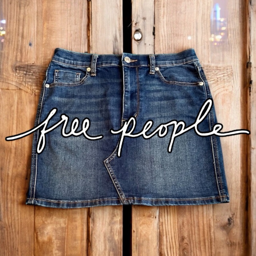 Free People We The Free Stretchy mini skirt. Size 28 medium blue distressed